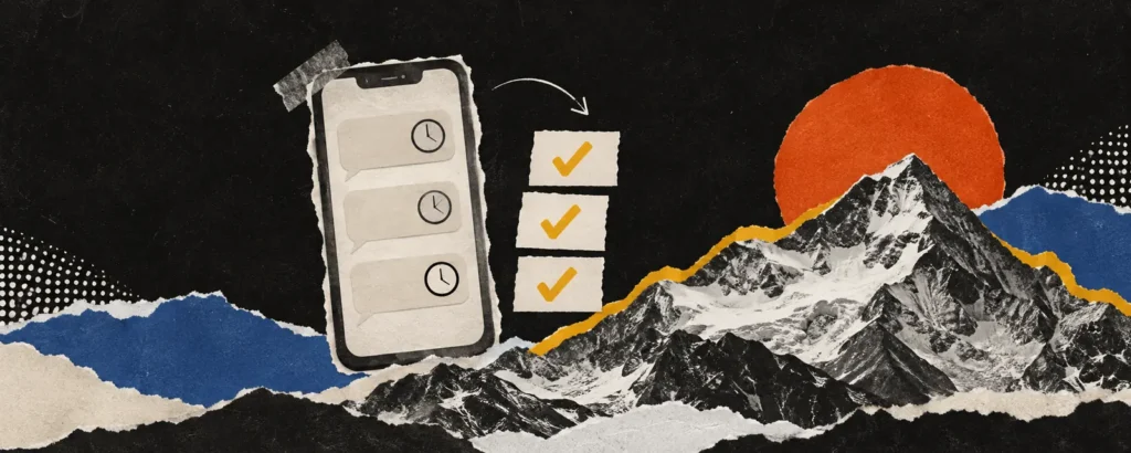 Ilustração em colagem de papel para o post Mensagem automática para cliente: modelos prontos para o WhatsApp: celular recortado em papel com três balões de conversa empilhados, cada um com um pequeno relógio